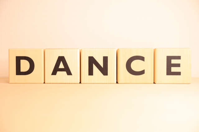 ダンスインストラクターになるには？